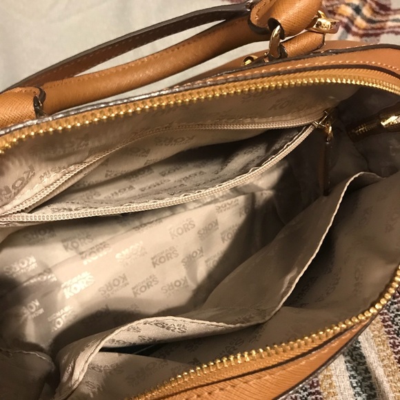 EUC MK PURSE - Picture 3 of 3